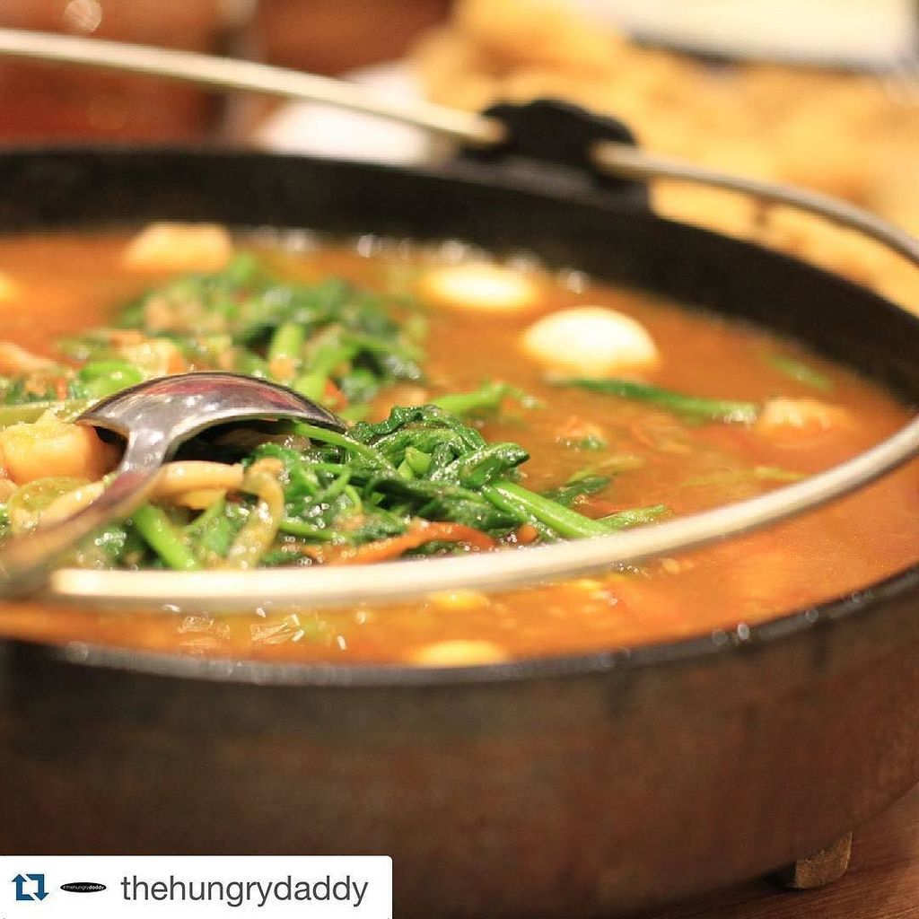 Kangkung Cah Asap. Kangkung ditambah kuah pedas gurih plus telur puyuh. Dietnya besok saja… ift.tt/1Sou7NA