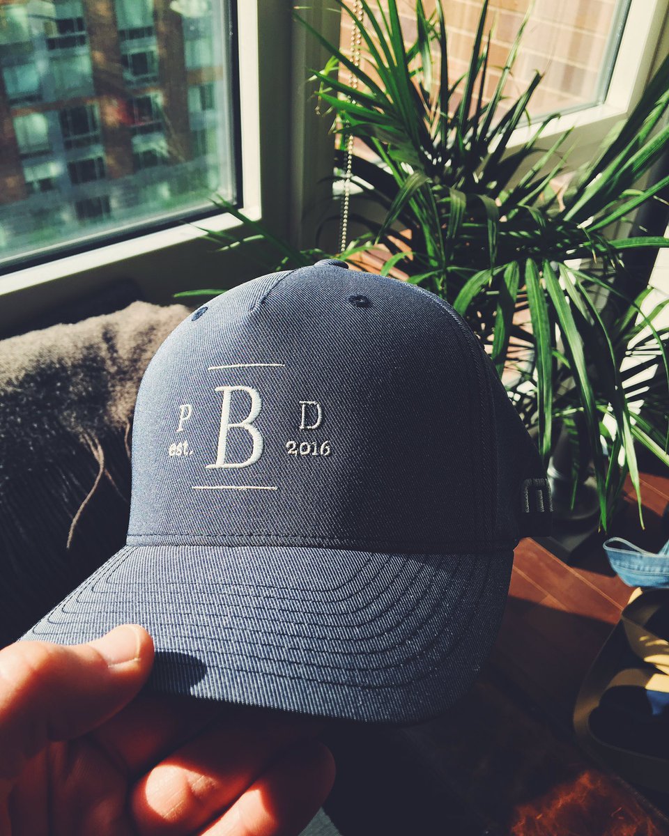 LennyIce's tweet photo. Custom lids for the bachelor party crew courtesy of the fine folks at @TRAVISMATHEW π©β‘οΈ https://t.co/ofmiHn6wbS