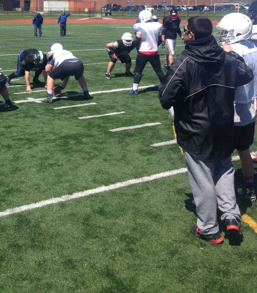 NLFOOTBALL's tweet photo. Halton/Peel OC @lcenedese of UofT & @msaugawarriors coaching up the squad.
@chatfootball #COUNTDOWNCFCOPC https://t.co/riFQSddRk9