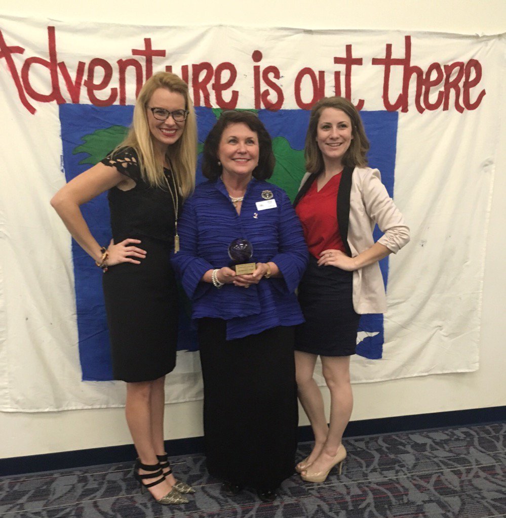 faudrdeb's tweet photo. Thanks @LEAD_Serve_FAU @KatieBurkeFAU @KatEdmunds for the #leadership #change-agent award @FAUGradCollege 👌🏾 https://t.co/P8hlHxOPOL