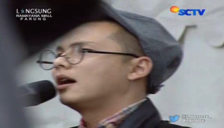 indoyy2611's tweet photo. babang @dhikacungkring doang emg 😅 "@InboxSCTV_: Bang Kepo @dhikacungkring emang lucu banget ya, hihihi. #Nginbox https://t.co/yCiUsTwuHs"