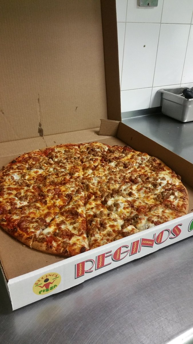ReginosBarrie's tweet photo. MADE FOR A BLACKHAWKS FAN #LetsGoBlackhawks #Reginospizza #Bradford #Barrie https://t.co/GOsteCW3nR