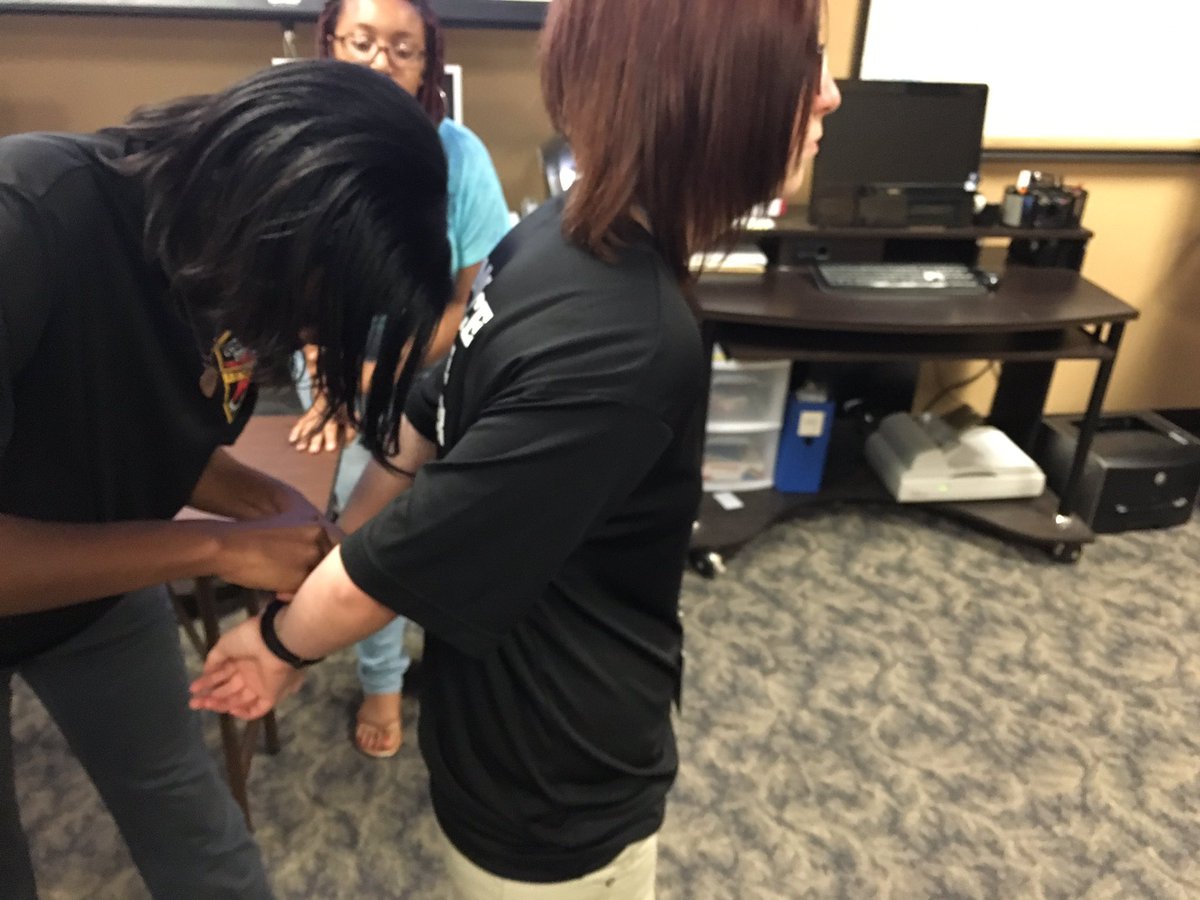 Explorers1103's tweet image. Handcuffing Techniques.