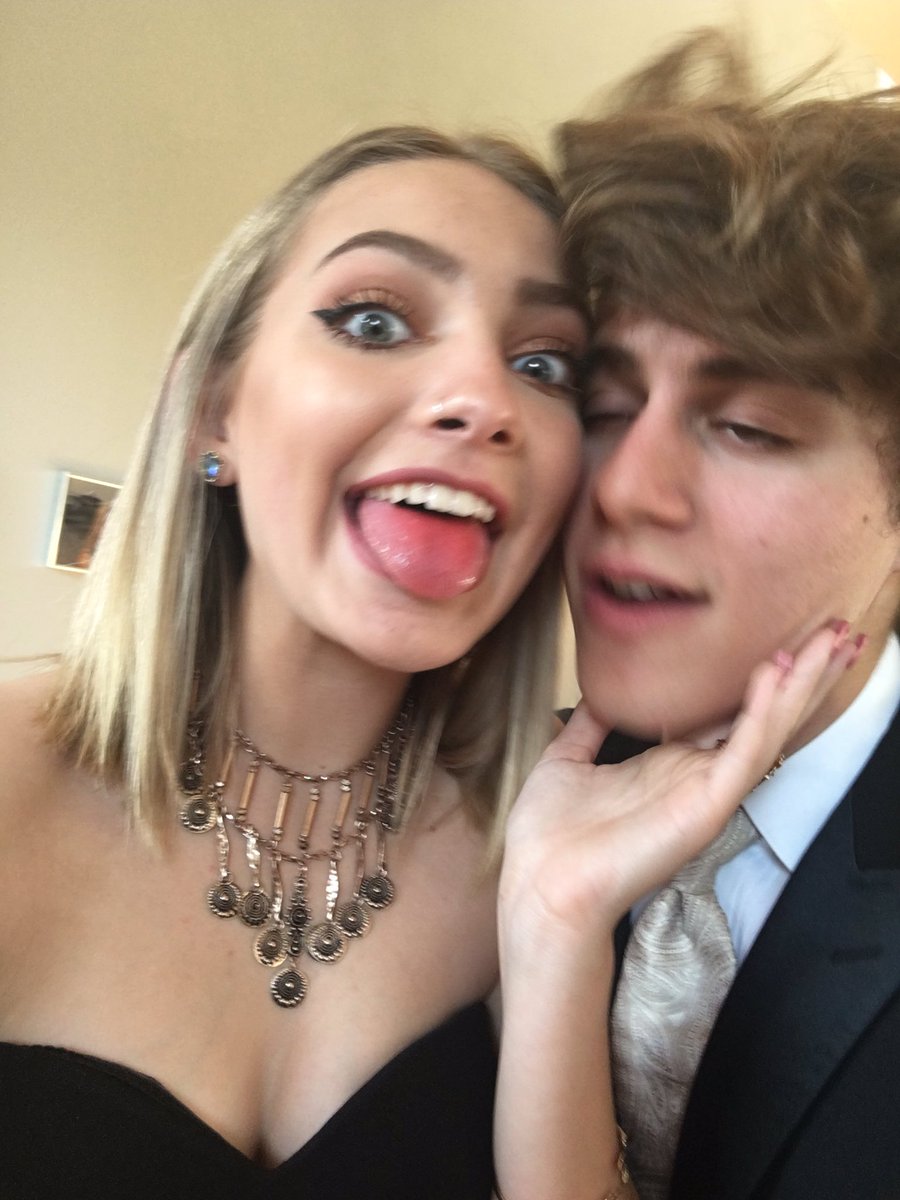 hannahroseblair's tweet photo. the best dork to b a dork wit https://t.co/lOeUfWAqQ8