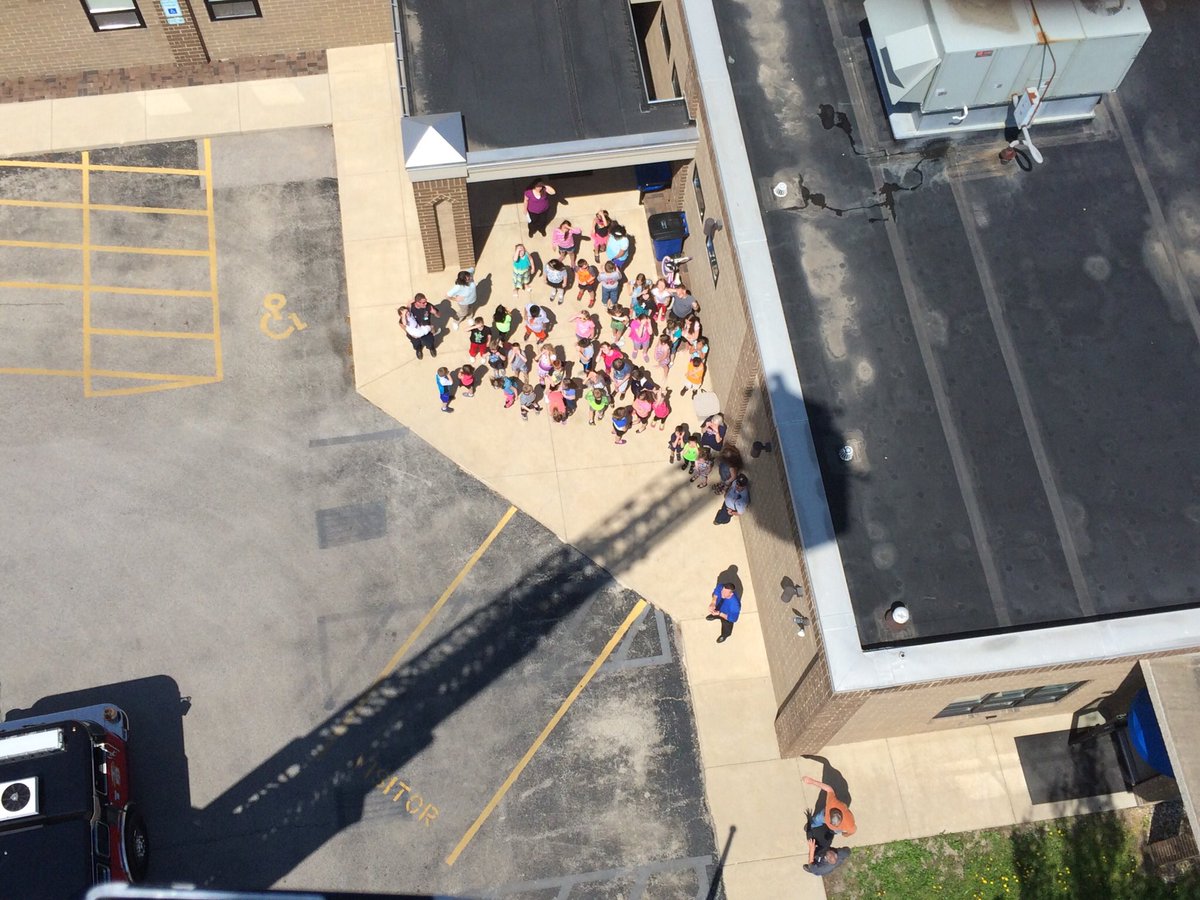 STJLS_MATTOON's tweet image. Thanks to Mattoon Fire Dept. for helping fix our flagpole and show us a few tricks of the ladder truck!