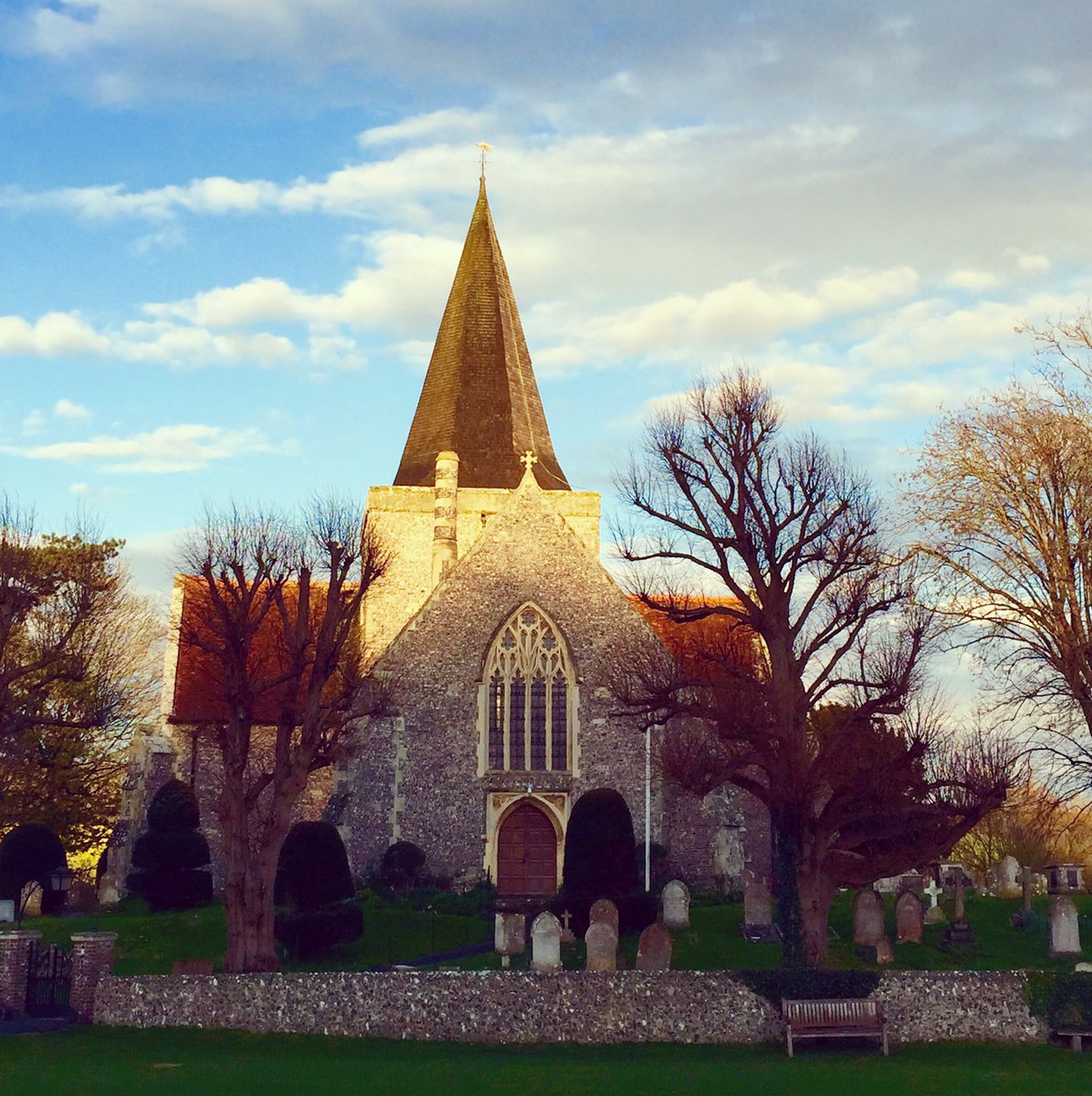 alfristonvill's tweet photo. Such a beautiful evening last night, and couldn't help taking yet another picture of #StAndrewsChurch ☀️ https://t.co/8L2KPtkLxh