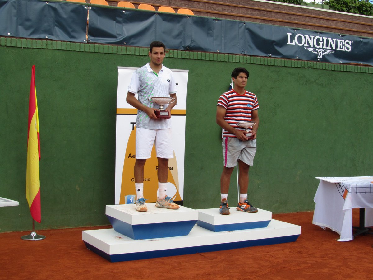 intenis's tweet photo. .@bernabezapata1 , campeón del Future organizado por el @ClubInterTenis https://t.co/SmBTR4W9Cj https://t.co/SQAISM370W