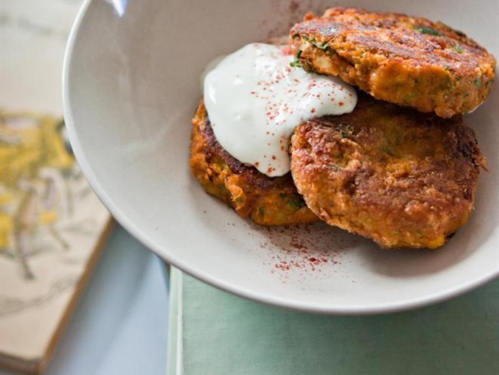 auskitch's tweet photo. Single can of #chickpeas, so many options https://t.co/k5Xbqr62tg #healthy #protein #recipes Patties via Aficionado https://t.co/ntUssmI8hQ