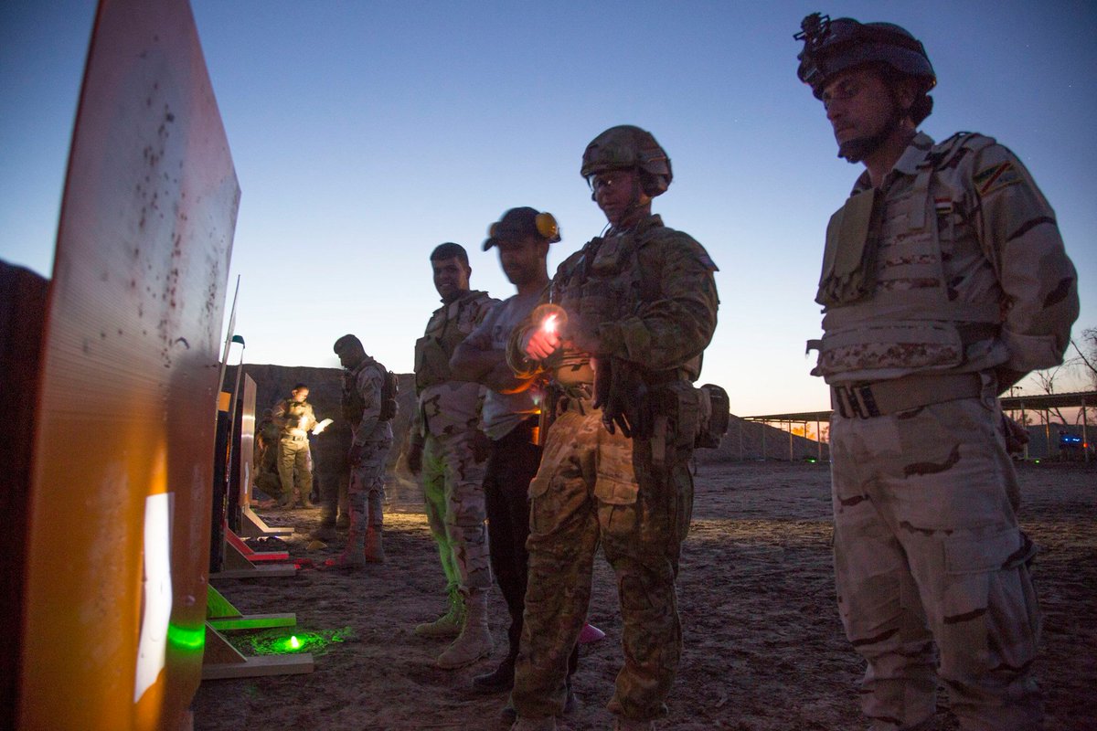 تدريبات الجيش العراقي الجديده على يد المستشارين الامريكان  - صفحة 3 Cg88BErWwAAcCCo