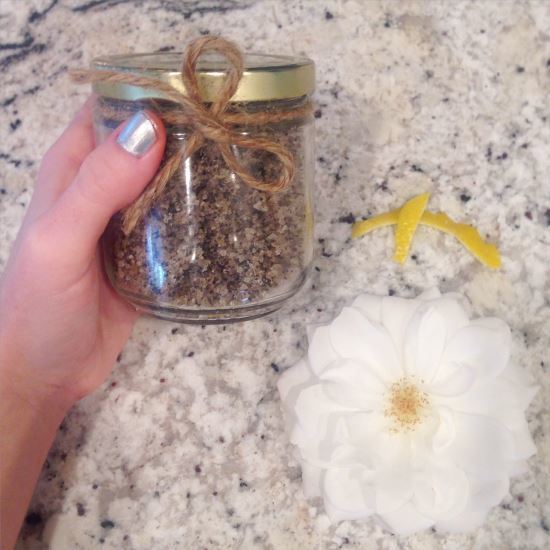 YoDishVeg's tweet photo. Need to exfoliate today? #Detoxify w/ an #ecofriendly #DIY & #homemadebodyscrub https://t.co/boFEsyNnhM #coffeescrub https://t.co/FsrLa1TFf5