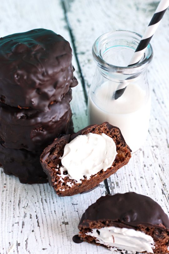 Mealple's tweet photo. Oreo Cheesecake Chocolate Cake https://t.co/ALGfJR4LGU