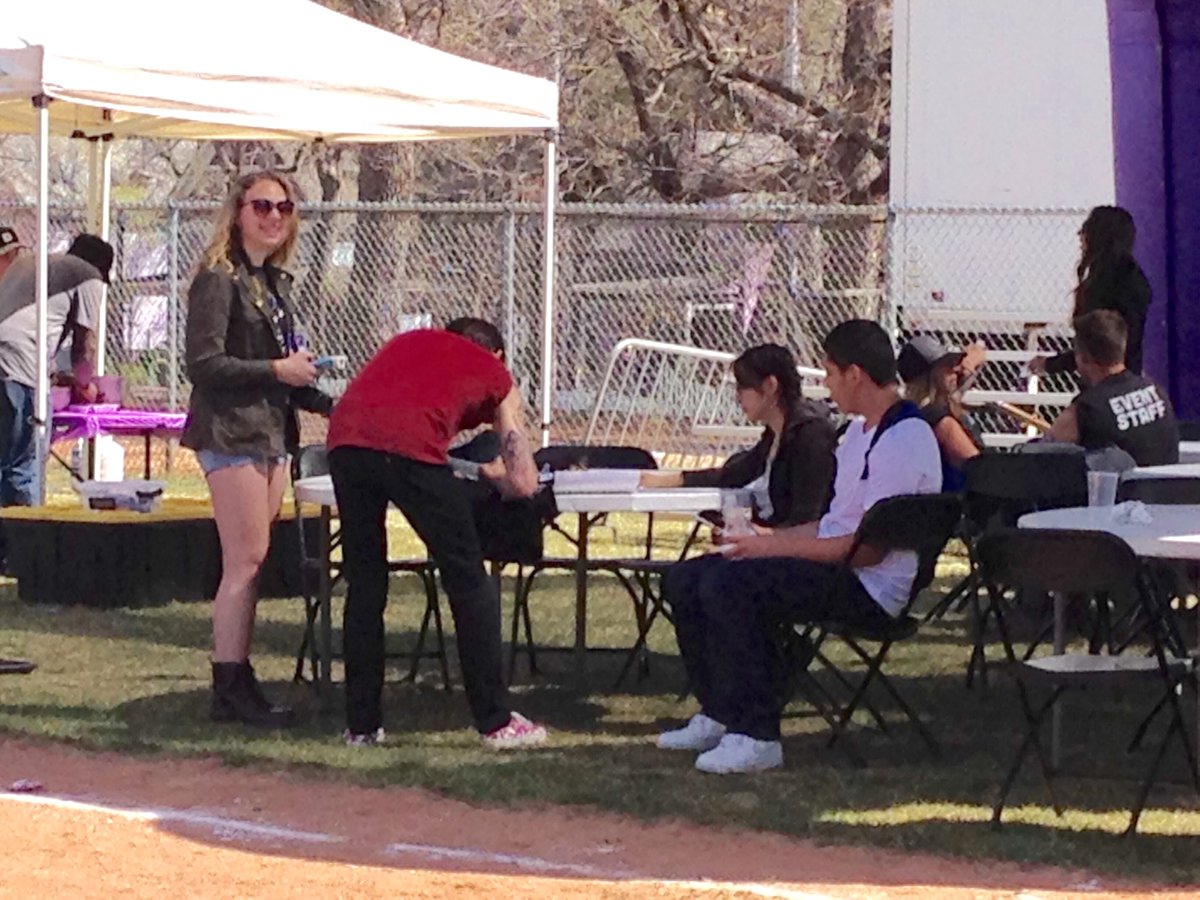 XRTeacher's tweet photo. #BestHSNMemory @DrakeBell taking time after his set to sign posters for spec ed students unable to attend the show https://t.co/HLV1qZglLu