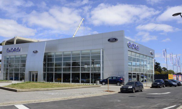 panchoquai's tweet photo. @FordChile igual lejos arg 😂 https://t.co/yCI5uVNLYV