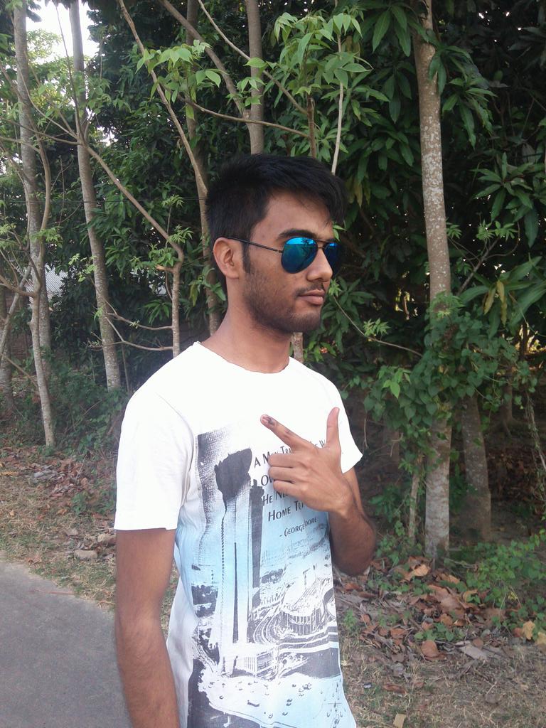 OfficialSuman's tweet photo. me https://t.co/yqPO2b37h5