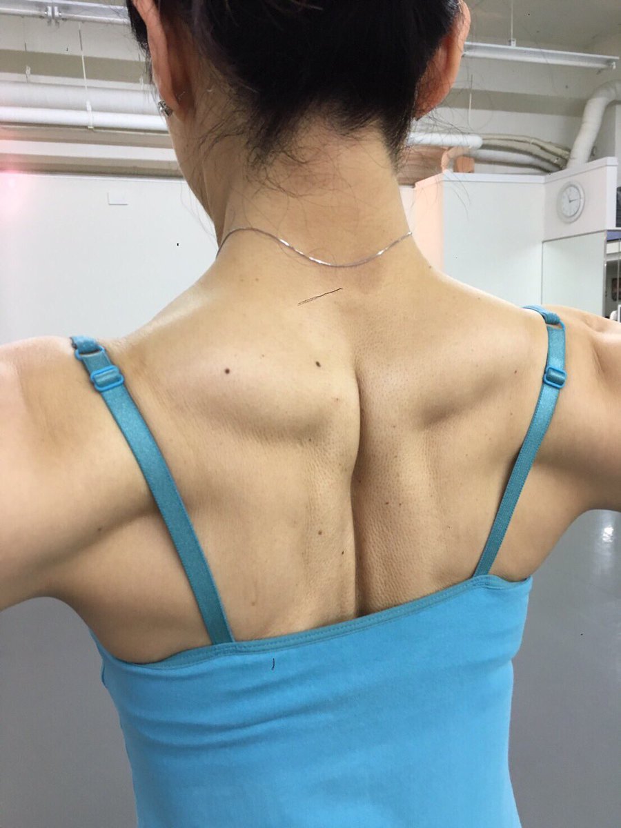 しぶとい中川翔子 フレフレ V Twitter バレエの井脇先生 美しくしなやかに鍛えられた身体 女性でありながら背中に鬼が オーガ 女子のオーガ 感動