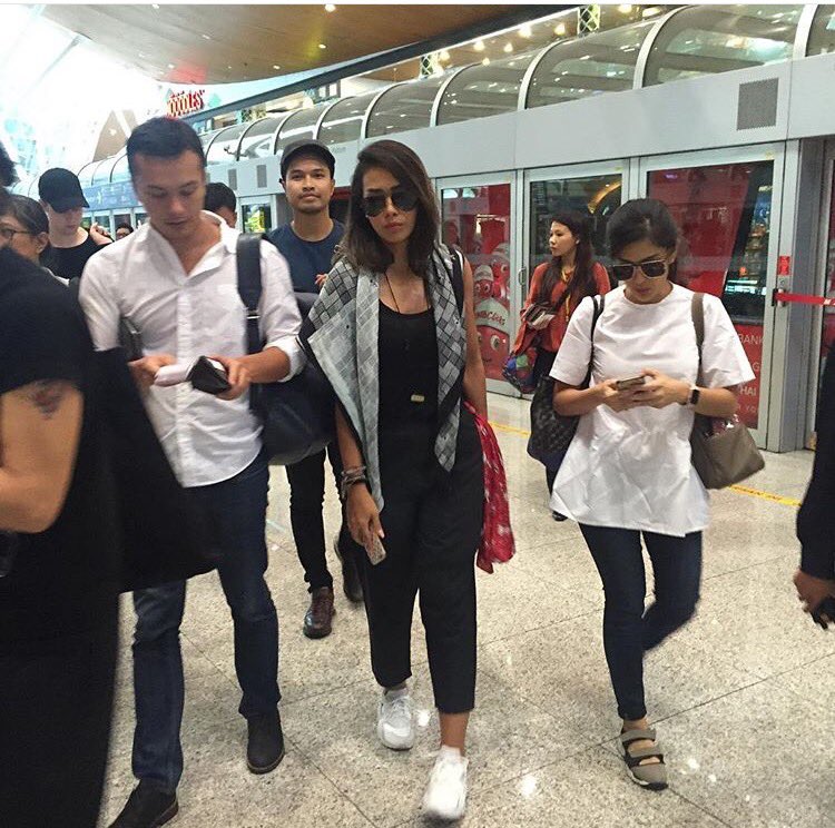 jalantelawi's tweet photo. Rangga dan Cinta sudah mampir di KL. 

#AADC2 
Foto: Primework https://t.co/zGqkPUfMLe