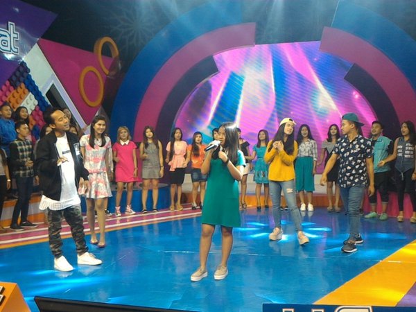 Langsung yuk nyanyi bareng <a href="/Hanindhiya_tys/">Haneen</a> - Bintang Kehidupan. Yeah! #SelasaSetrong <a href="/Haninours/">Haninours OFFICIAL</a>