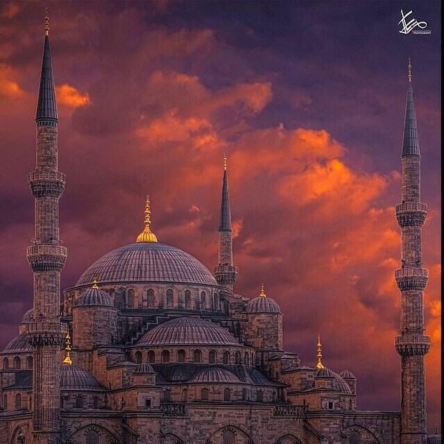 ma20142014's tweet photo. العبد يقرب كل ما كان ساجد
لله في خمس الفرائض يناجيه
واقدامه أن ما ودته للمساجد
وشلون للجنة  يبيها توديه ؟ https://t.co/9MnyLsHw7m
