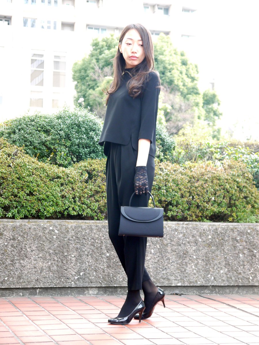 Formforma フォルムフォルマ Twitterren 喪服としてもしっかり着られ トレンド感もあるスタイル ドレスブランド Traumereiとのコラボレーション ワンピース 36 800 Tax ブラウス 19 800 Tax パンツ 19 800 Tax 9号 13号