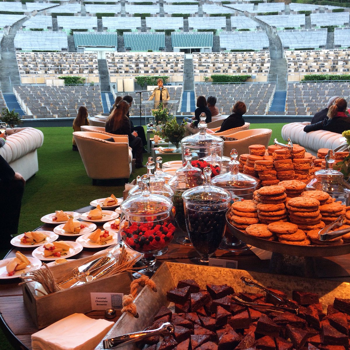 VickiArkoff's tweet photo. Sweet @HollywoodBowl preview for summer 2016 season food & wine menus from @carolinestyne & @suzannegoin. #fwhb https://t.co/8YvsR69Wbs