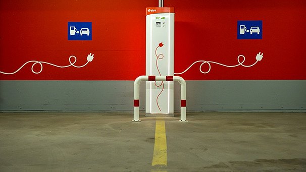 BR24's tweet photo. #Elektromobilitaet propagieren, selber ignorieren.@meyerar und BR-Recherche weisen es nach: https://t.co/Ss3Pbm54ea https://t.co/GW1fDViCB2