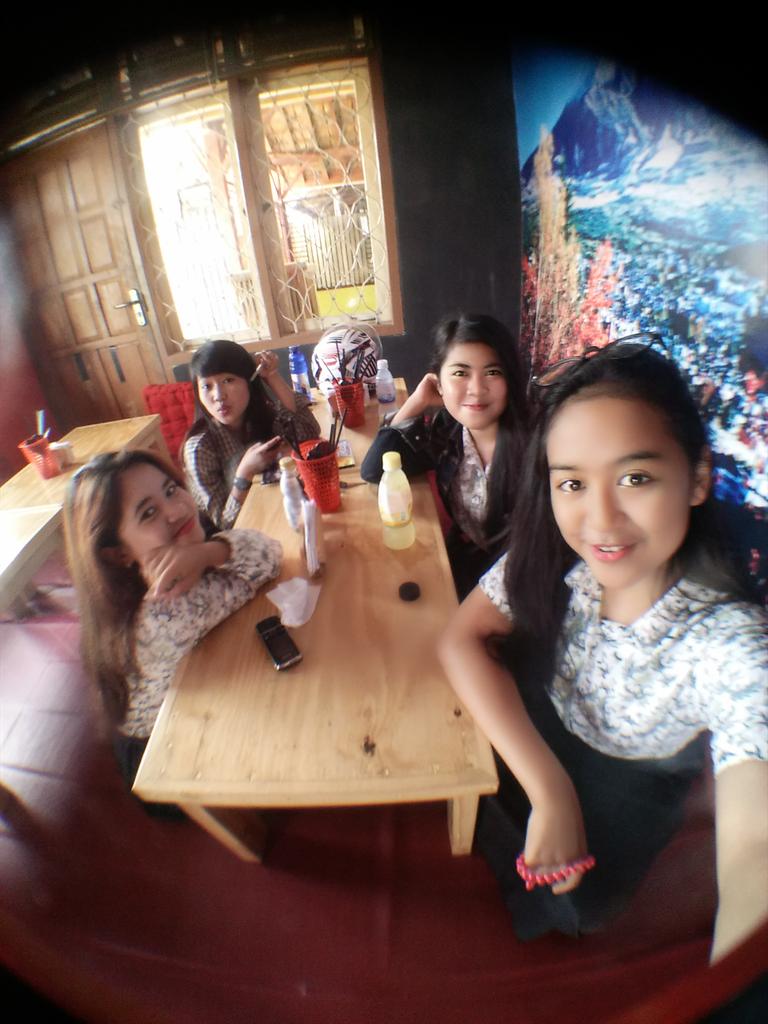 Sisca_Willyanee's tweet photo. 🍜🍸👌📷 https://t.co/CfLV2geQh7