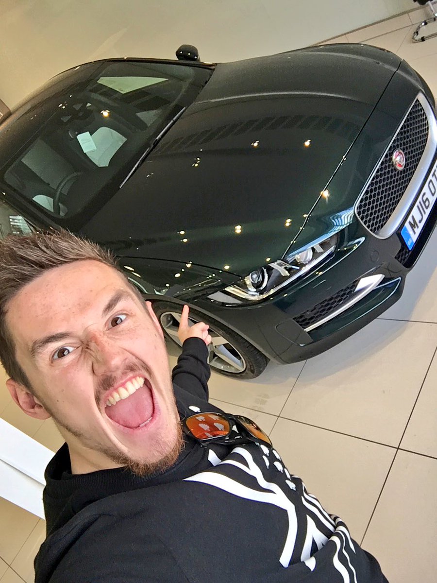 Syndicate's tweet image. Eeek! Today's the day!!! Happy Birthday Grandad 😁 - He has no idea I'm in the country to give it to him!!!