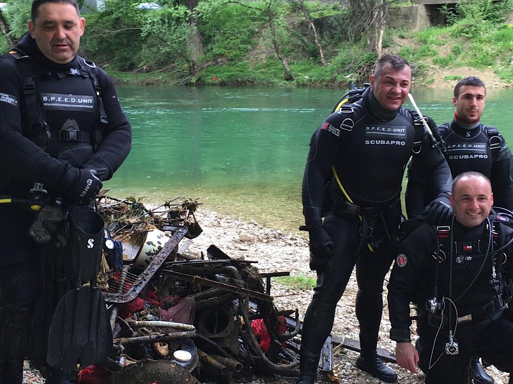 GUWAA_world's tweet photo. Hundred diviers, over ten tones of waste, one goal - together for the cleaner waters of Bosnia and Hercegovina https://t.co/R6XTesw9HW