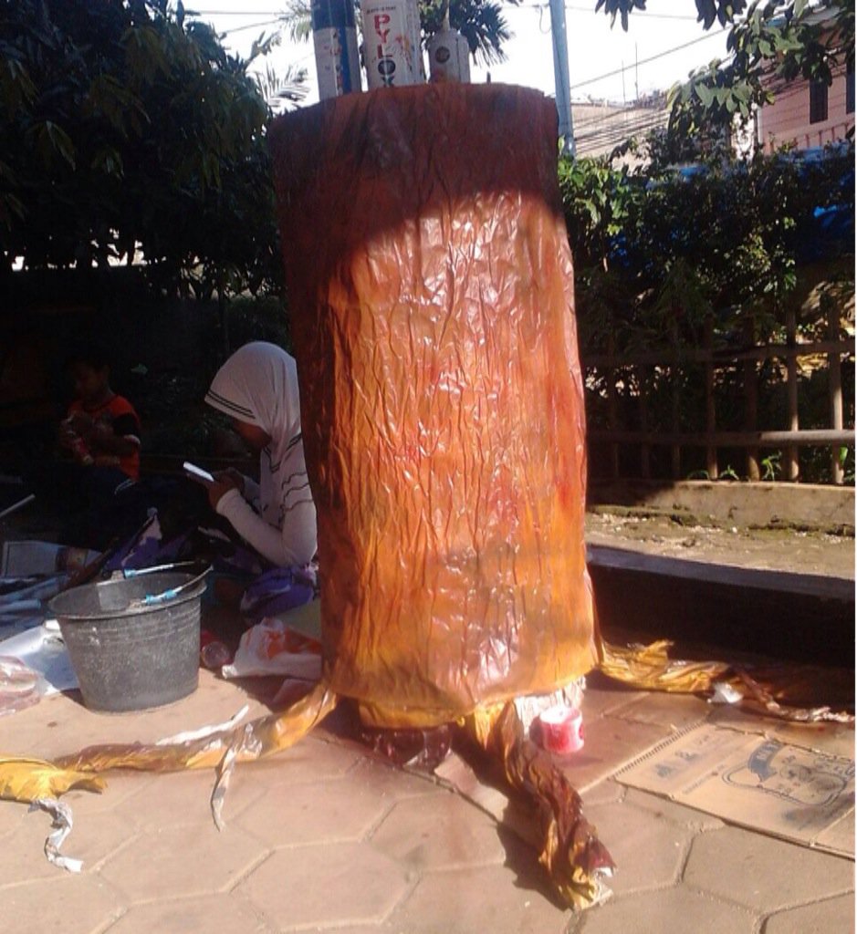 kabar baiknya adalah... kami sedang produksi pentas tunggal ke-V. akan jadi pohon apa ya ini di pentasnya Tusif?