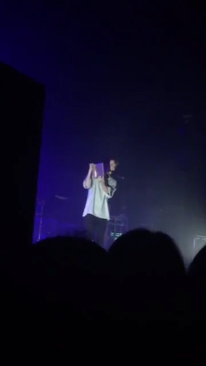troyeassoup's tweet photo. thanks everyone who sent me their videos of troye with the book yesterday💖 https://t.co/fdNOHXGYZt