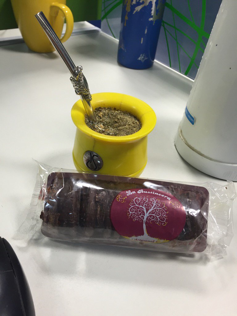 matu_ca's tweet photo. #matucito y alfajorcitos con dulce de leche. Todo es por el frío eh! https://t.co/Wd0loW1u6o