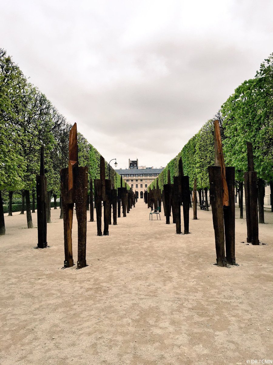LesMonumentsNat's tweet photo. Parcourez l’expo l’#HommeDebout de l’artiste coréen #ChungHyun au domaine du #PalaisRoyal ! https://t.co/5OCZEUqN0T https://t.co/0CSu1u7x8O
