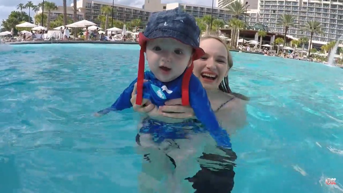 LoveOkBaby's tweet photo. Buggy is the cutest swimmer I've ever seen💘😉 @Okbabyyt https://t.co/tsDyk3FANs