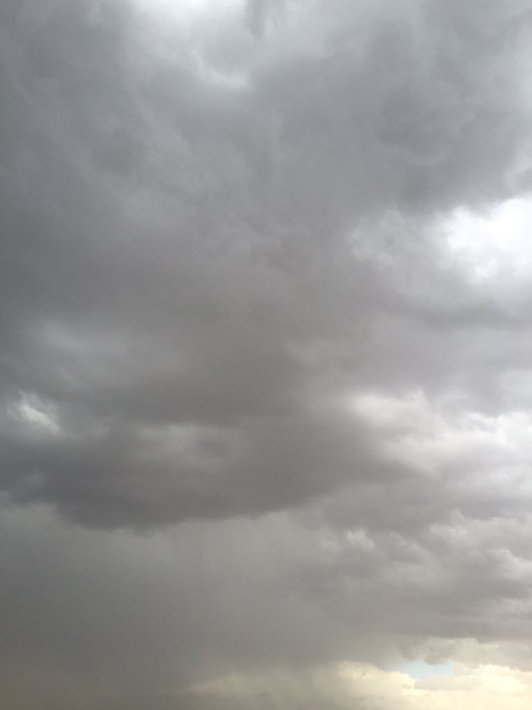 KSAbukhalid's tweet photo. جعل السحاب اللي معه برق ورعود
........   يمطر على دارٍ وليفي سكنها https://t.co/YKzXkJ4KH5