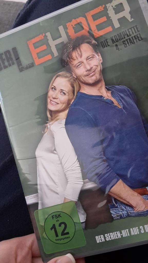 CAloyalLady's tweet photo. @derlehrerTV #Vollmer -mal...endlich ist sie eingetroffen #happy https://t.co/ZqXwoCt7XR