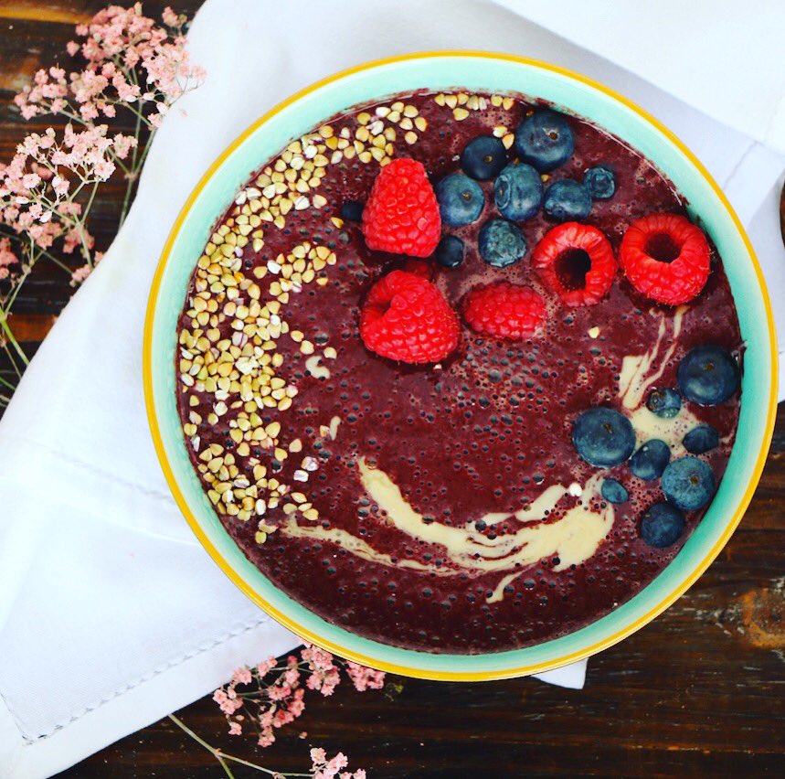 AdaezeWolf's tweet photo. Blueberry maca #smoothiebowl #healthy quick and easy. #veganfood #rawfood #fitnessmotivation https://t.co/vgi2BUCVAM