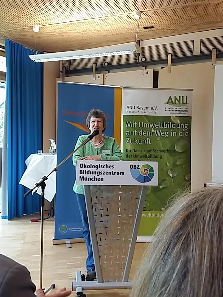 SimoneZink_tun's tweet photo. Werkstatttreffen der #ANUBayer ZusammenWachsen Umweltbildung mit Geflüchteten #tunstarthilfe #refugeeswelcome https://t.co/f5ptnO89bn