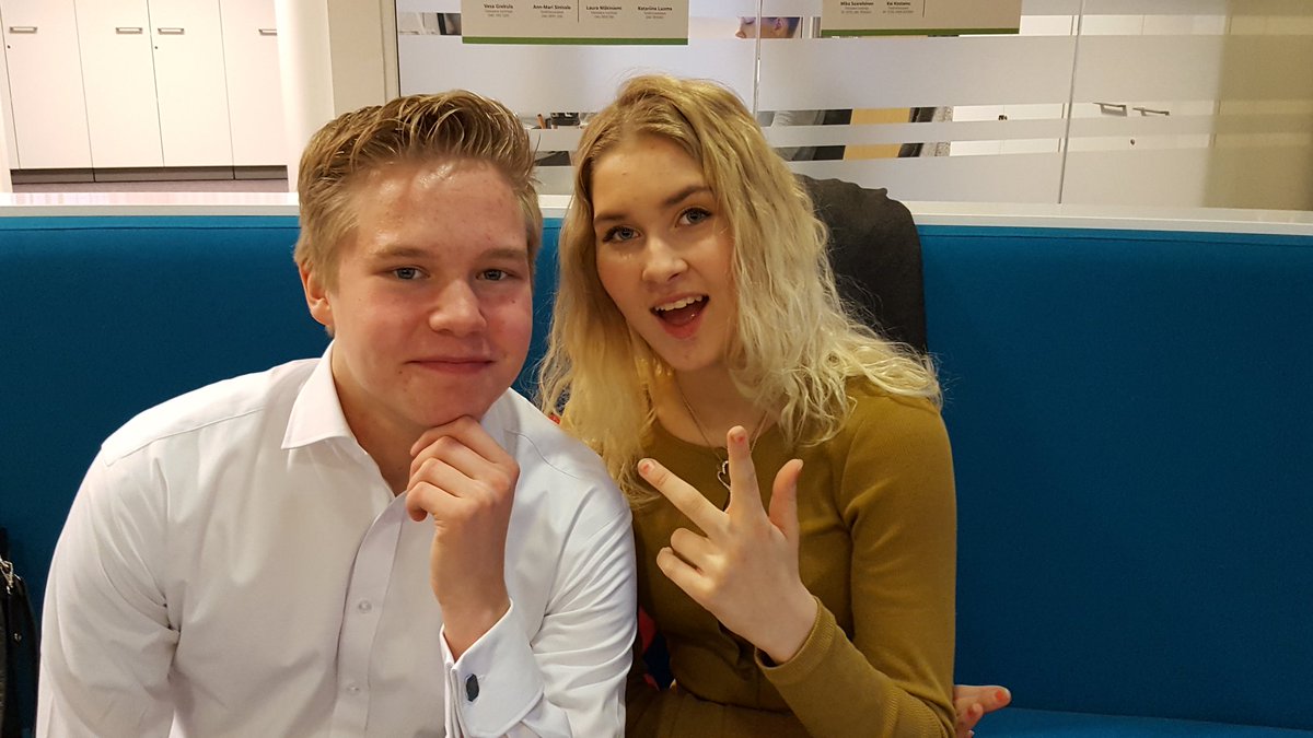 Lounastan Suomen kuuluisimpien ankkureiden kanssa <a href="/djeimpa/">Jussi Järvinen</a> <a href="/vilmahoo/">Vilma Hirvonen</a> #uutisluokka <a href="/yletv1/">Yle TV1</a>