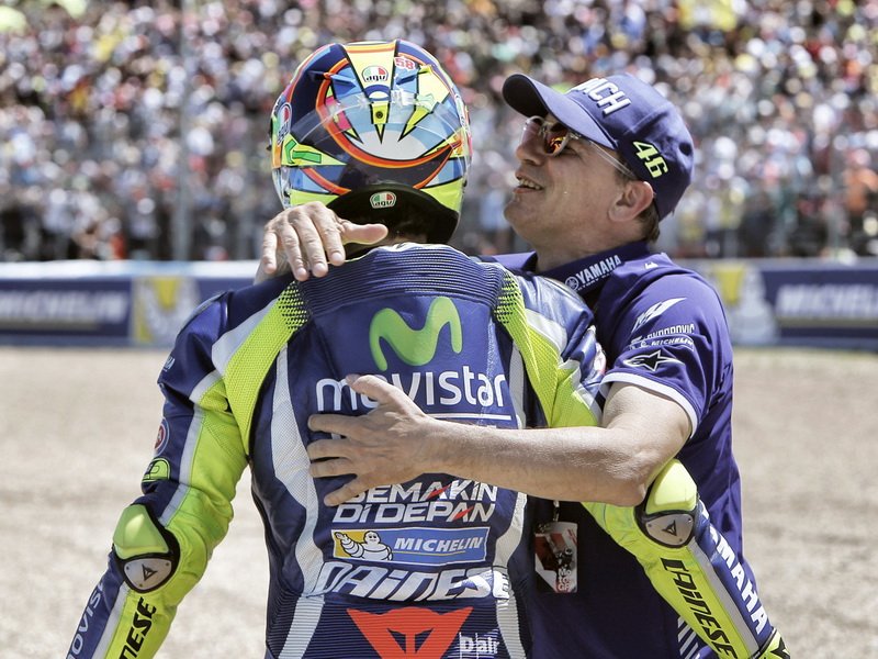 Luca Cadalora, el nuevo arma de Valentino Rossi goo.gl/cTWxPO #MotoGP #VR46 <a href="/ValeYellow46/">Valentino Rossi</a> #Yamaha