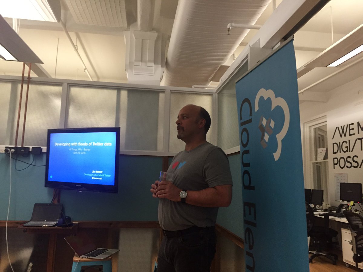 slidefishshare's tweet photo. Jim Moffitt @snowman from @twitter talking at All Things API https://t.co/3ATwdmE08f
