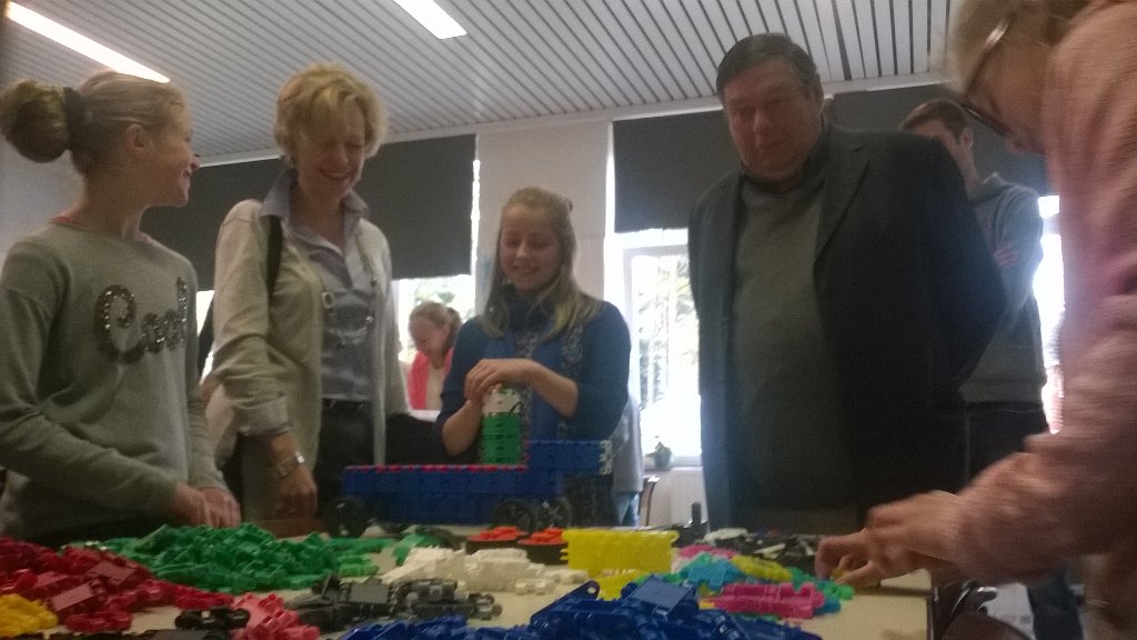 HildeVerhelst's tweet photo. Het vervoer van de toekomst bouwen met clics om technisch talent te stimuleren @PITO_Stabroek #YouLoveTech https://t.co/1d1ALSU1nA