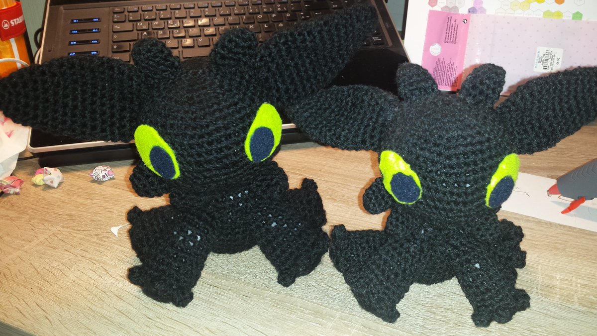 sadako_sekigawa's tweet image. Gehäkelter Ohnezahn x3 #thoothless #Drachenzähmenleichtgemacht