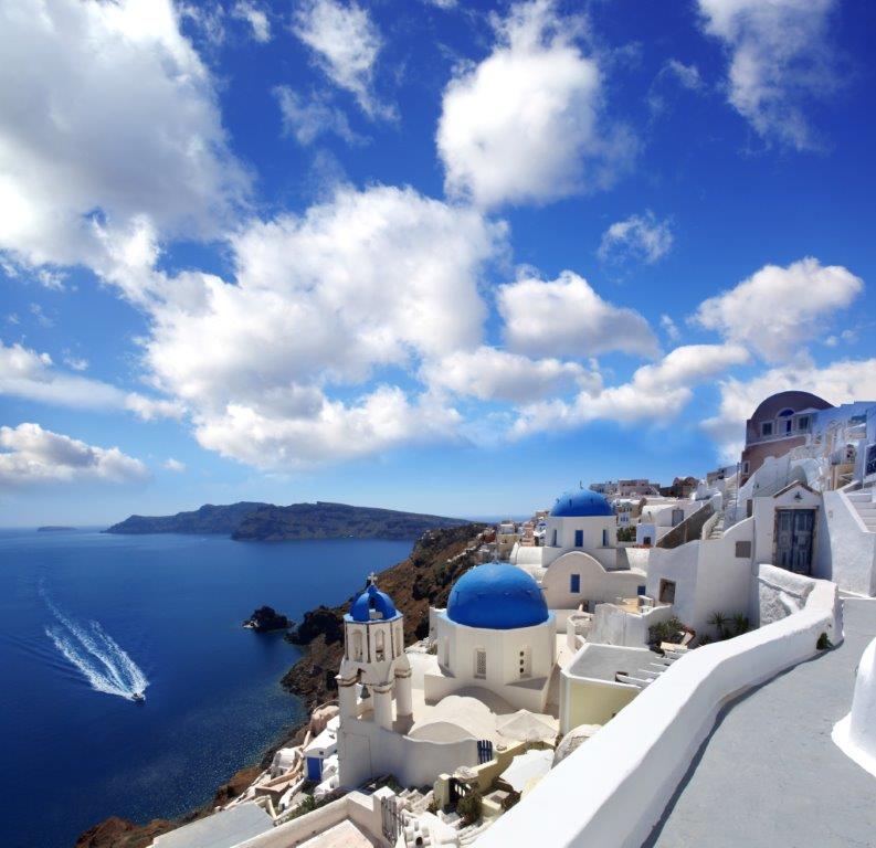 tresorhotels's tweet photo. Indulge in the breathtaking beauty of #Santorini, one of the #topislands in the world #ttot https://t.co/bhyyuH8ykh https://t.co/kxOkfMu6xu