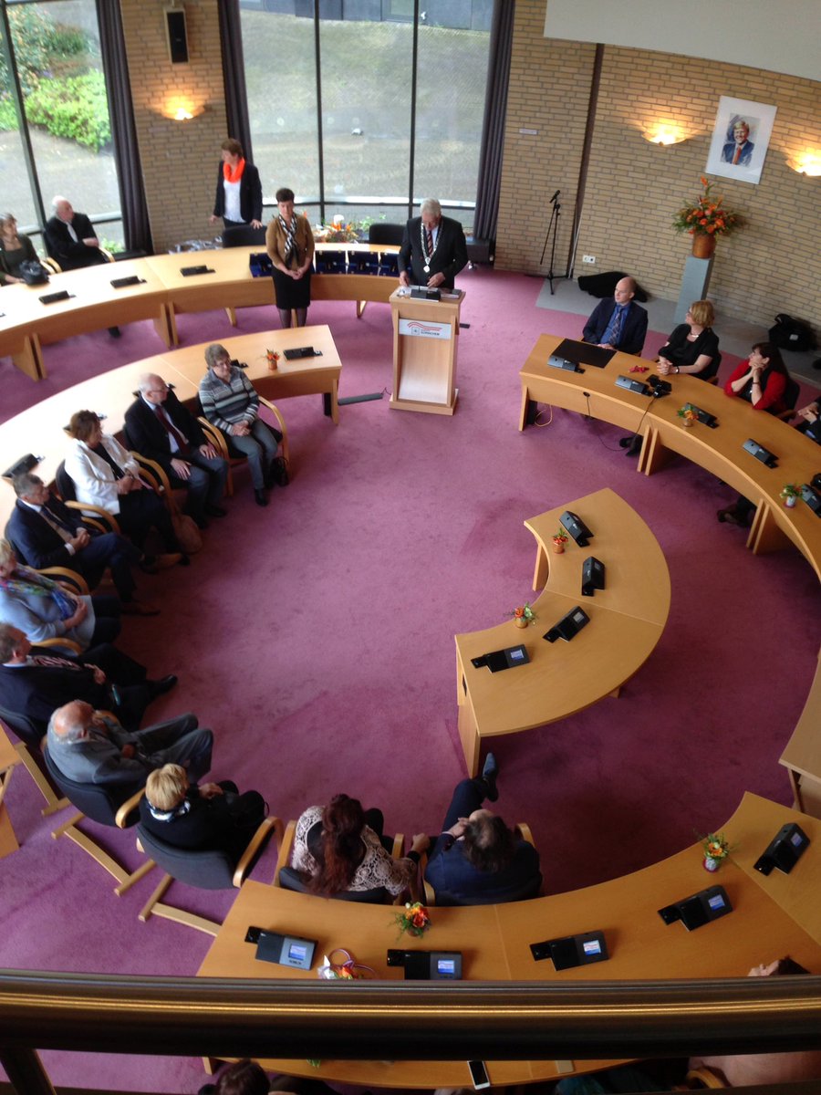 HansSepers's tweet photo. Uitreiking 5 lintjes in raadzaal @gem_gorinchem https://t.co/jnvVNSlDLh