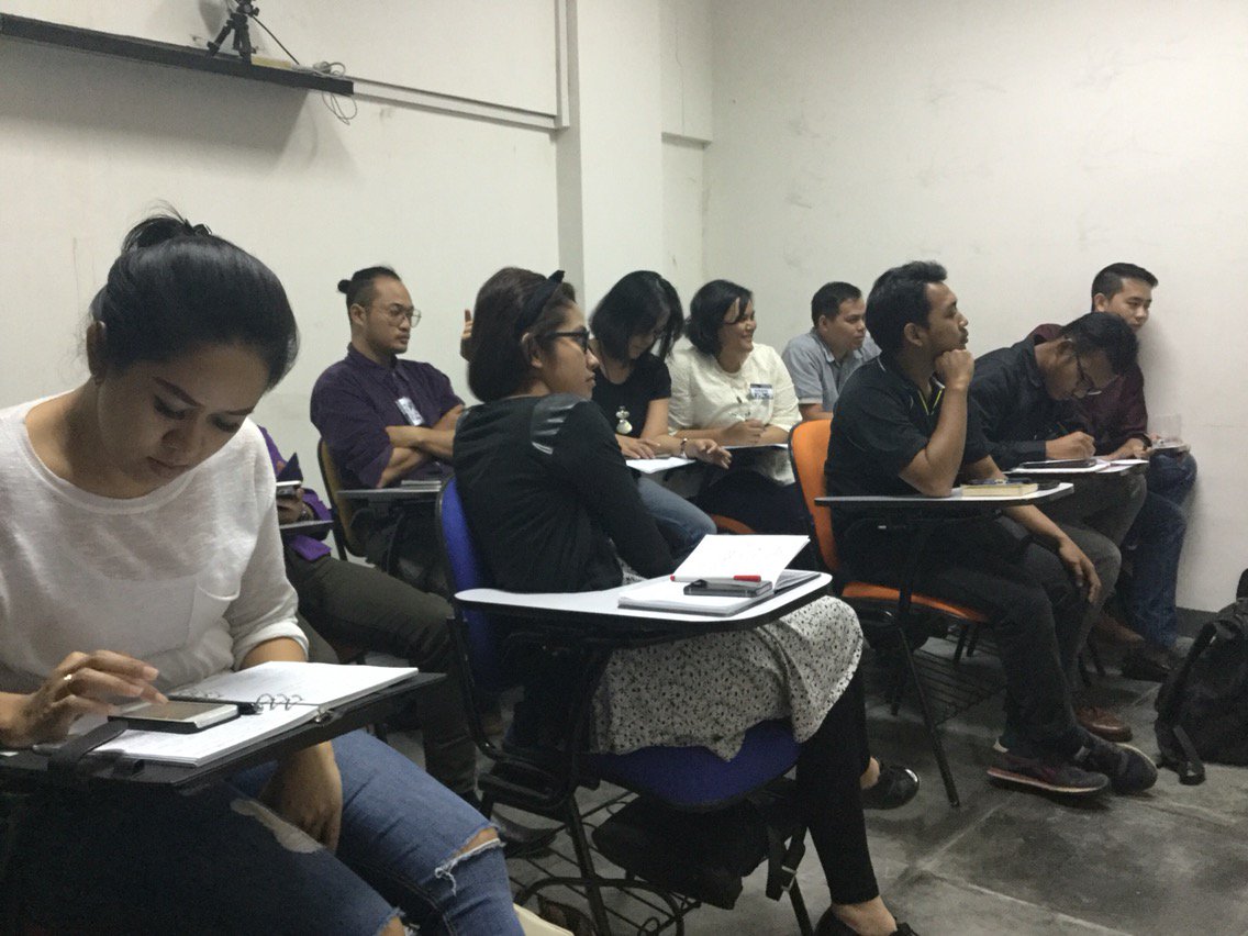 MindStreamID's tweet photo. Sesi diskusi brand pilihan peserta dgn instruktur seru bgt, berasa bukan lg di kelas! #mindstreamID https://t.co/tIvmGEqULw