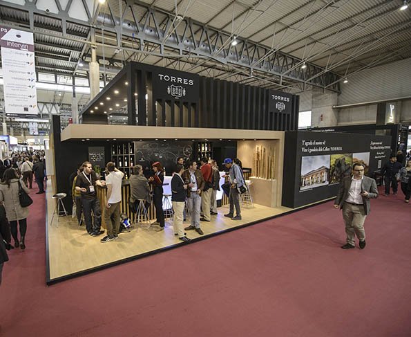 MiquelSen's tweet photo. Bodegas Torres presenta en Alimentaria nuevos vinos para la restauración
https://t.co/OM9UFlvQnZ https://t.co/FJhFIPVNBz