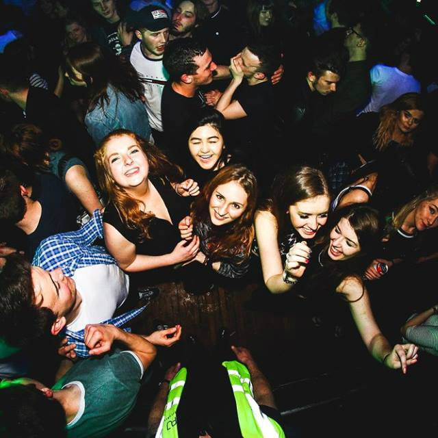 giveitsomewelly's tweet image. Guarantee your entry this Bank Holiday [w]eekend AND get priority queueing at Welly!

&amp;gt;&amp;gt; 
hullboxoffice.co.uk/venues/profile…