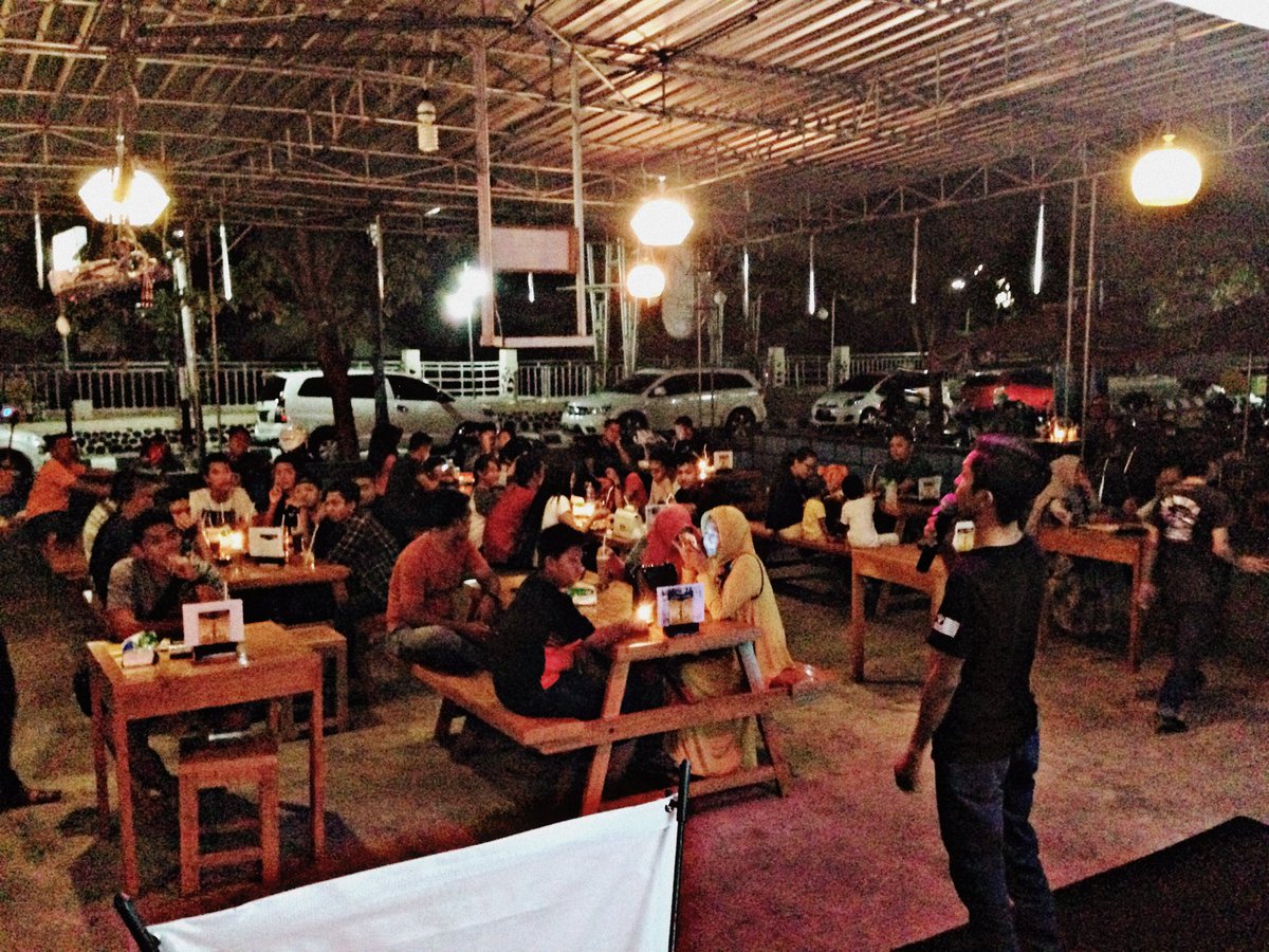 StandUpMurakata's tweet photo. Seperti biasa malam ini kita open mic,bagi kakawanan yg handak nnton atau mencoba open mic langsung merapat laaah... https://t.co/1PdZwGfIX1