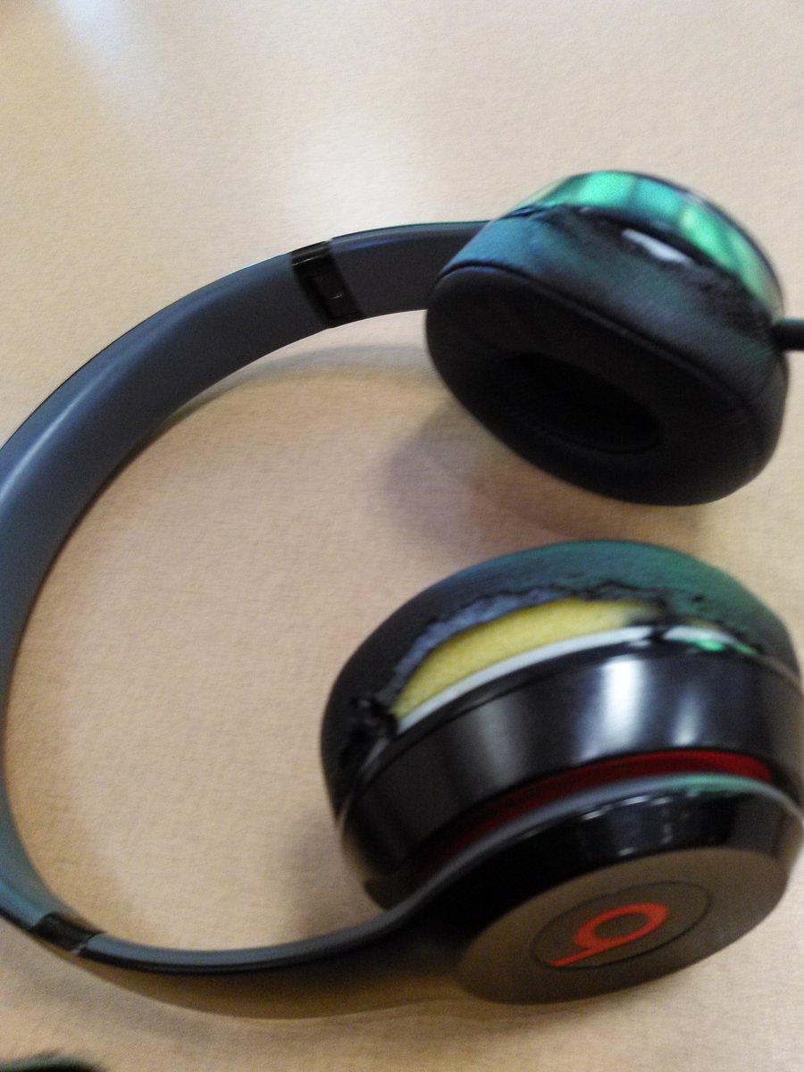 Bigfaces2's tweet photo. @BeatsSupport Why I'll never purchase #BeatSolo again #EarPad cushions come apart!!! #Atlanta #New York #LA https://t.co/D7YckGDIZl