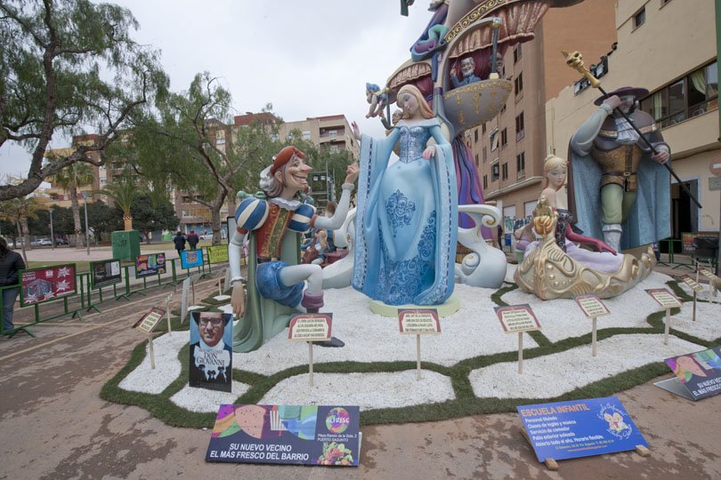 La <a href="/FallaElPalleter/">Falla El Palleter</a> renueva a Rafa Ibáñez y Sergio Gómez para sus monumentos de 2017: eleconomico.es/cultura/socied…